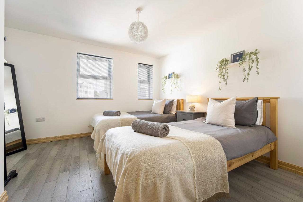 Spacious, Newly Renovated, Three Bedroom Town Centre Duplex Apartment With Free Parking, Sleeps Seven - Walking Distance To Beach Bournemouth Exteriör bild