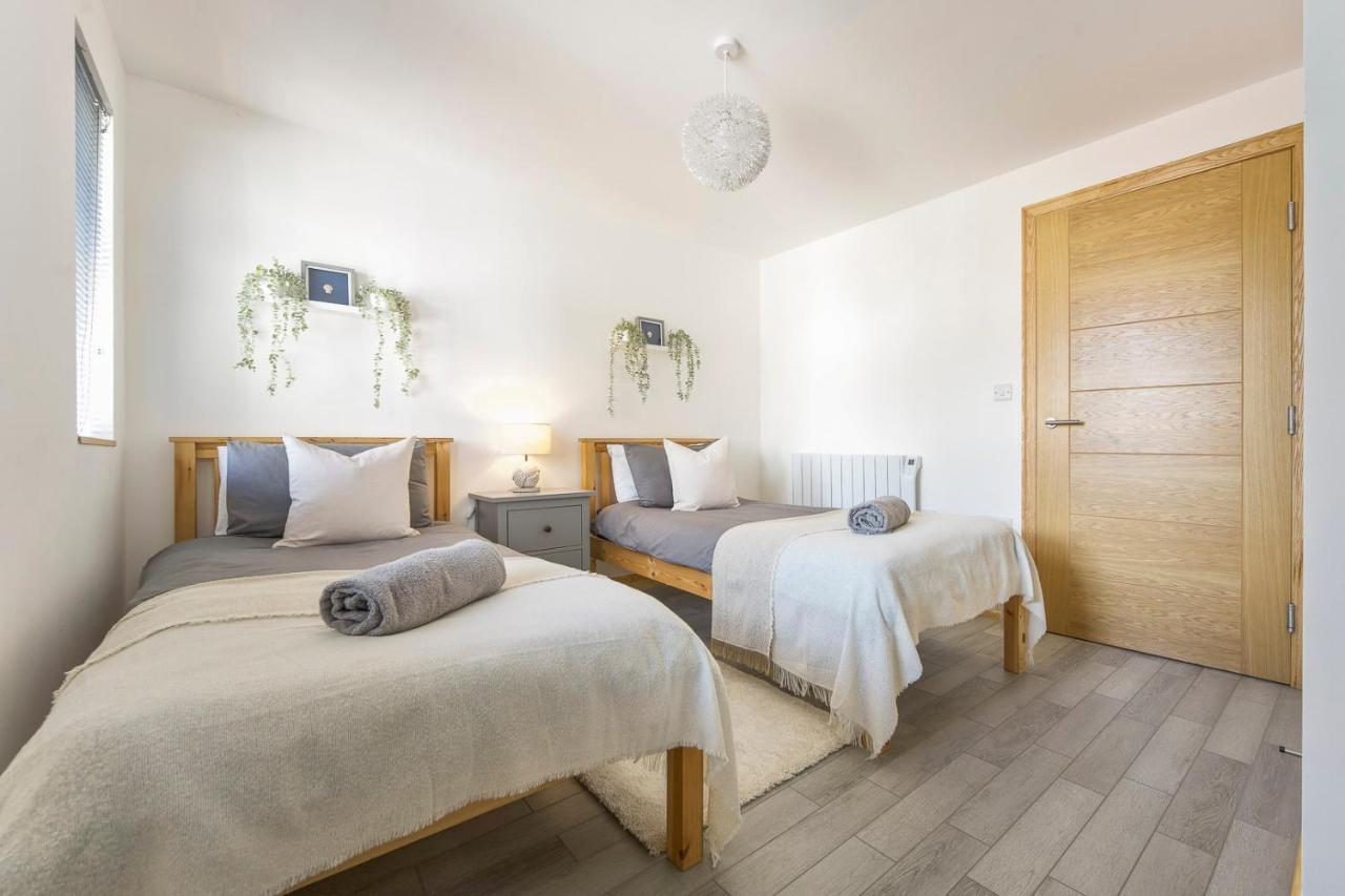 Spacious, Newly Renovated, Three Bedroom Town Centre Duplex Apartment With Free Parking, Sleeps Seven - Walking Distance To Beach Bournemouth Exteriör bild