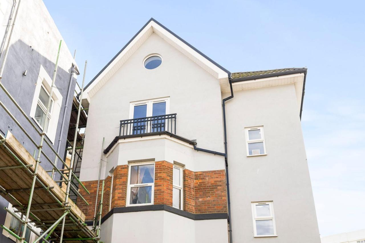 Spacious, Newly Renovated, Three Bedroom Town Centre Duplex Apartment With Free Parking, Sleeps Seven - Walking Distance To Beach Bournemouth Exteriör bild