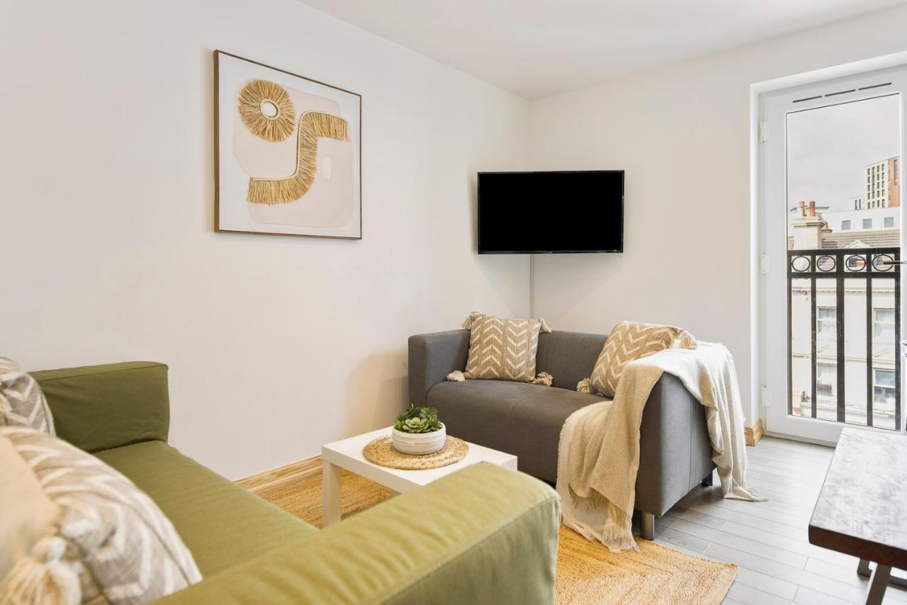 Spacious, Newly Renovated, Three Bedroom Town Centre Duplex Apartment With Free Parking, Sleeps Seven - Walking Distance To Beach Bournemouth Exteriör bild