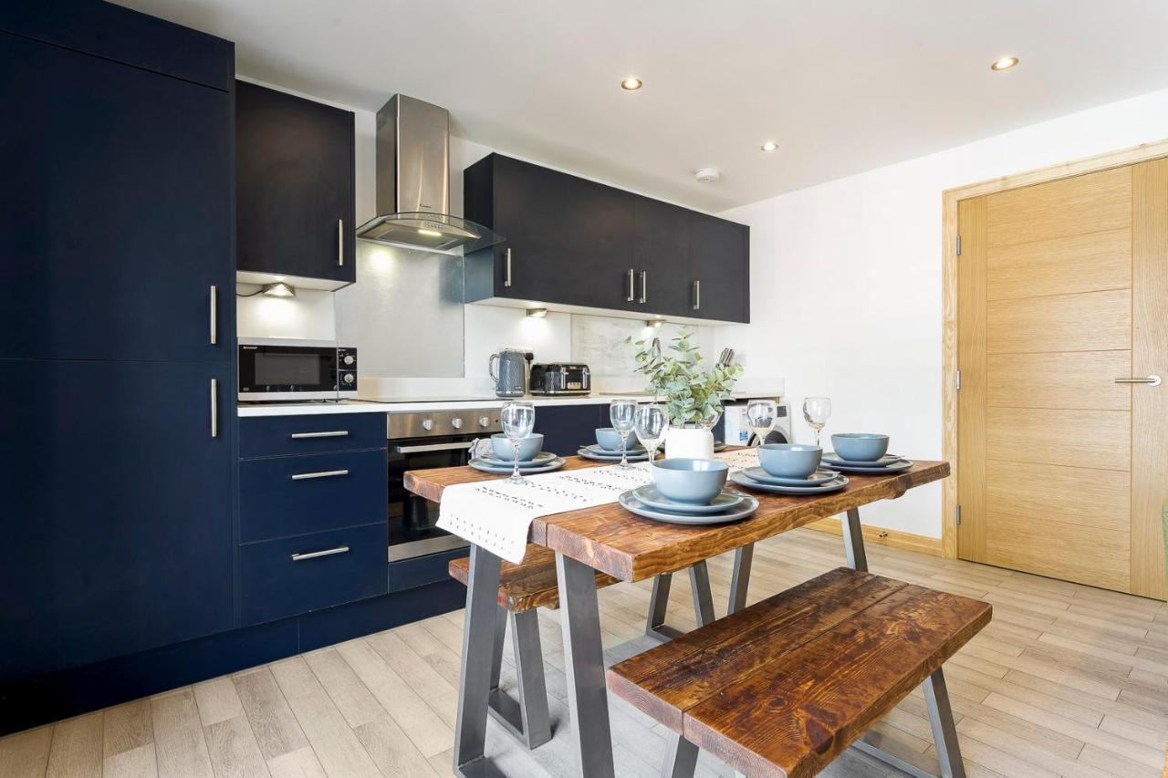 Spacious, Newly Renovated, Three Bedroom Town Centre Duplex Apartment With Free Parking, Sleeps Seven - Walking Distance To Beach Bournemouth Exteriör bild